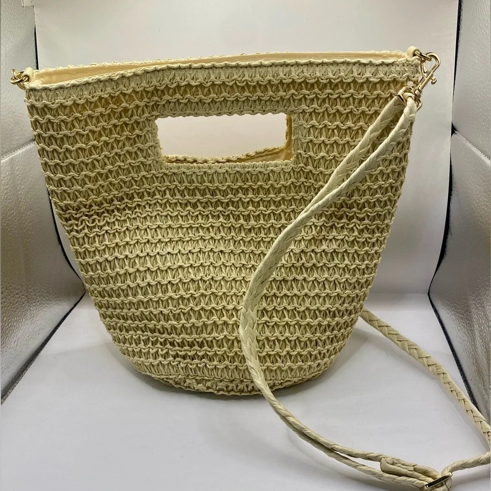 Universal‎ Thread Woven Tote